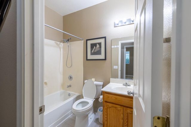 9233 Surlingham Ct, Sacramento, CA 95829