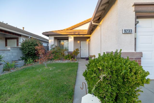 9233 Surlingham Ct, Sacramento, CA 95829
