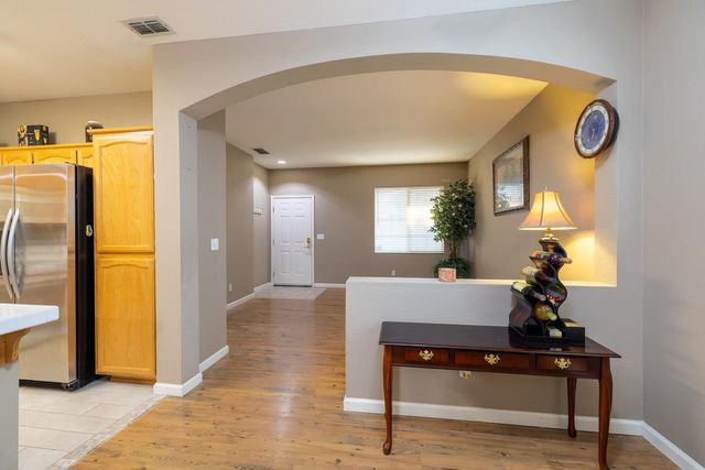 9233 Surlingham Ct, Sacramento, CA 95829