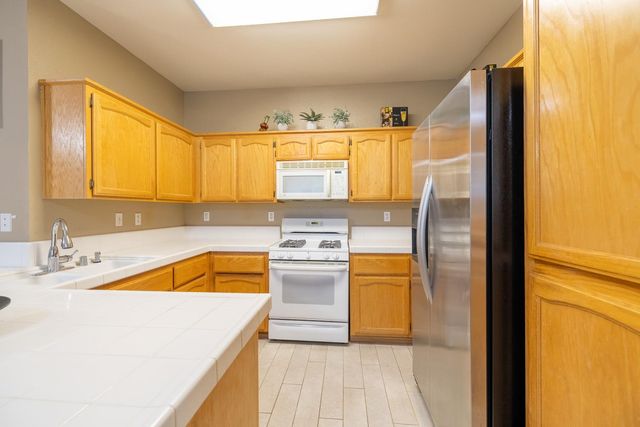 9233 Surlingham Ct, Sacramento, CA 95829