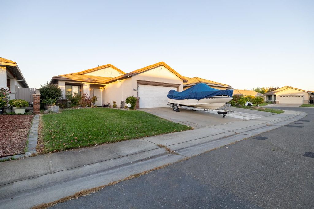 9233 Surlingham Ct, Sacramento, CA 95829