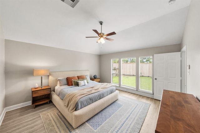 3806 Vinecrest Drive, Pearland, TX 77584
