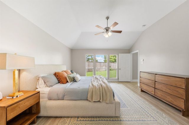 3806 Vinecrest Drive, Pearland, TX 77584