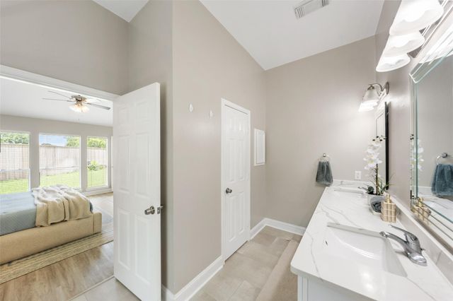 3806 Vinecrest Drive, Pearland, TX 77584