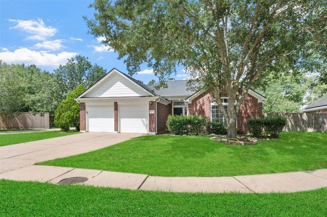 3806 Vinecrest Drive, Pearland, TX 77584