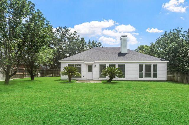 3806 Vinecrest Drive, Pearland, TX 77584