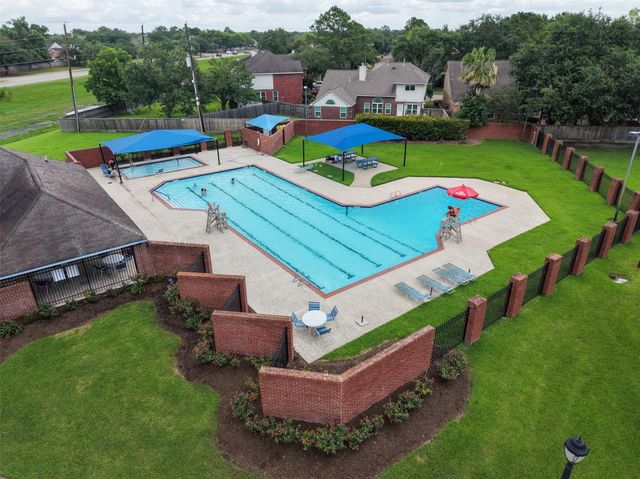 3806 Vinecrest Drive, Pearland, TX 77584