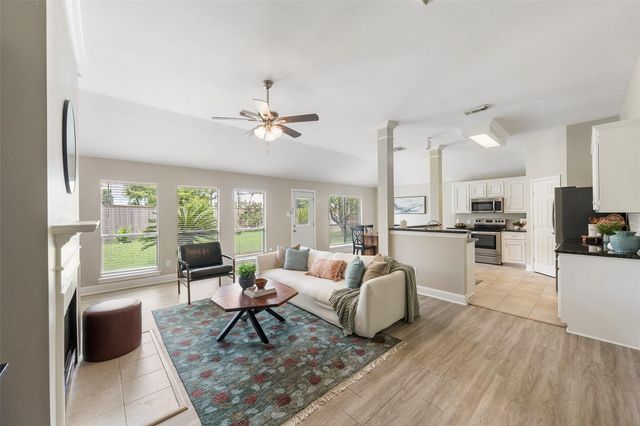 3806 Vinecrest Drive, Pearland, TX 77584