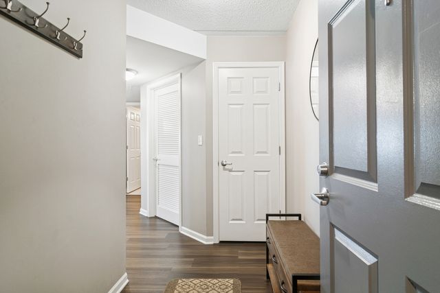 390 S Western Avenue 511, Des Plaines, IL 60016