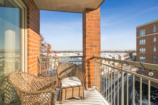 390 S Western Avenue 511, Des Plaines, IL 60016