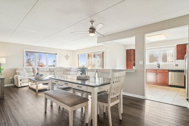 390 S Western Avenue 511, Des Plaines, IL 60016