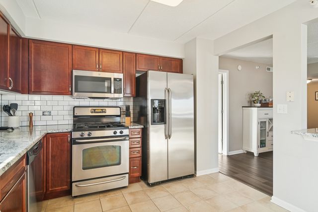 390 S Western Avenue 511, Des Plaines, IL 60016