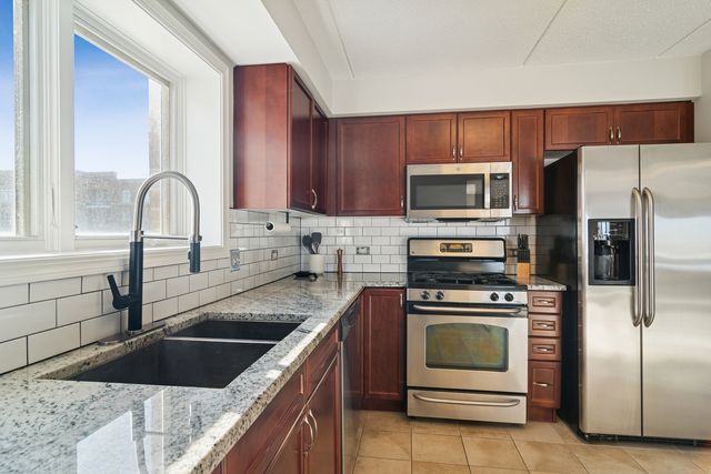 390 S Western Avenue 511, Des Plaines, IL 60016