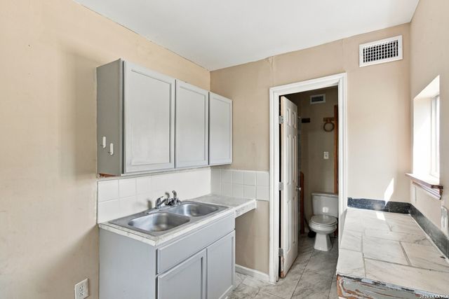 302 McDougal Ave Unit 2, San Antonio, TX 78223