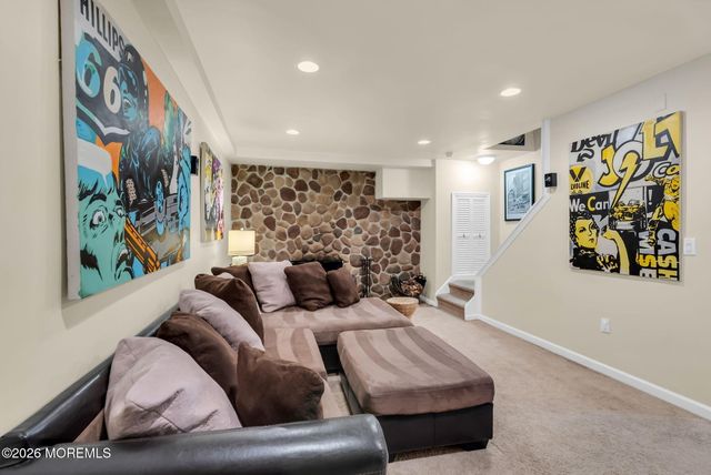 85 Valley Avenue, Highlands, NJ 07732
