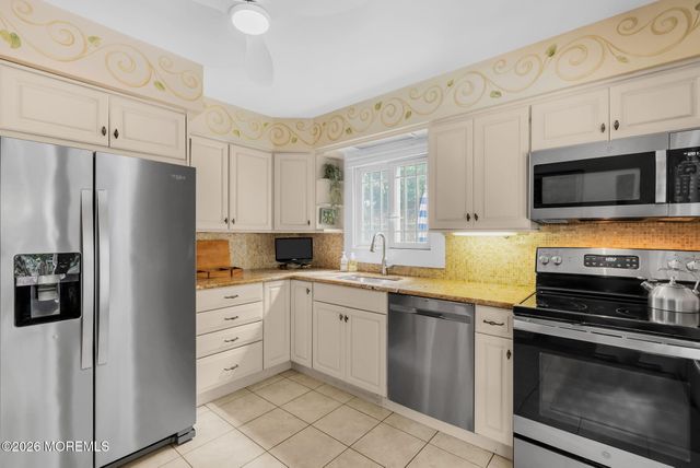 85 Valley Avenue, Highlands, NJ 07732