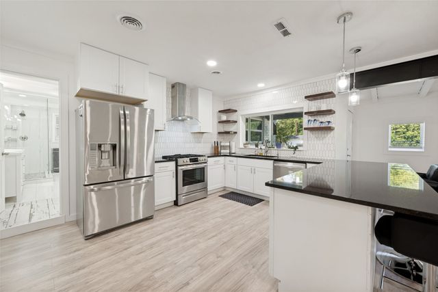 4708 Holiday Lane E, North Richland Hills, TX 76180