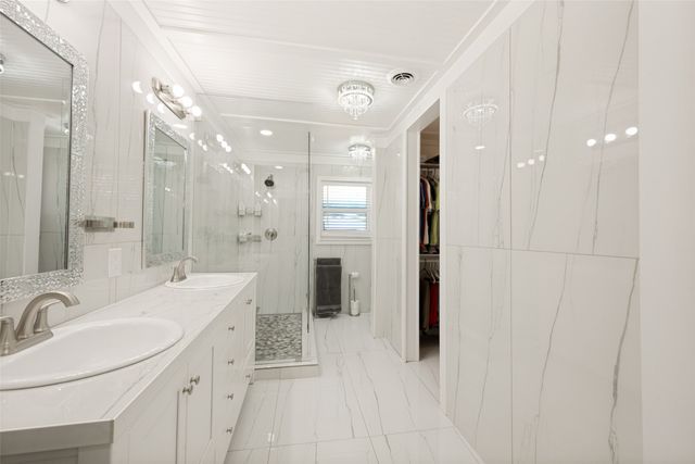 4708 Holiday Lane E, North Richland Hills, TX 76180