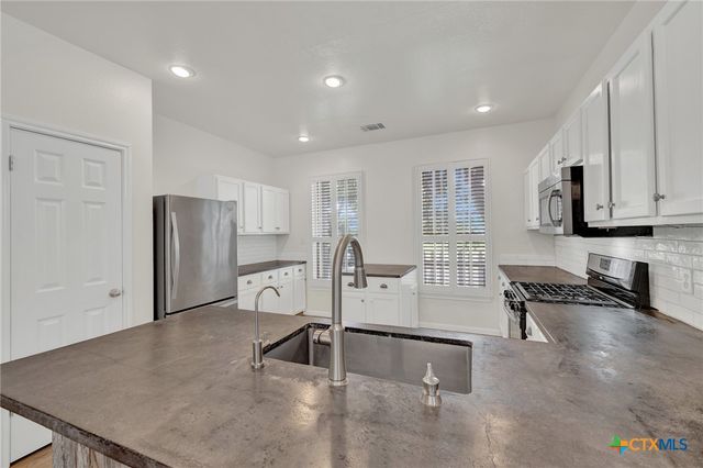 2043 Nevada Street, San Marcos, TX 78666