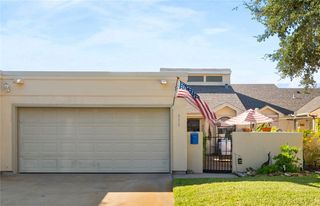 111 Sugar Creek Dr, Rockport, TX 78382