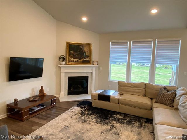 30153 Turtle Creek, New Hudson, MI 48165