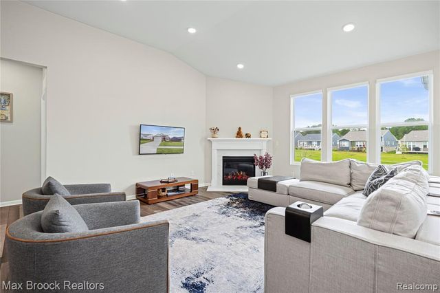 30153 Turtle Creek, New Hudson, MI 48165