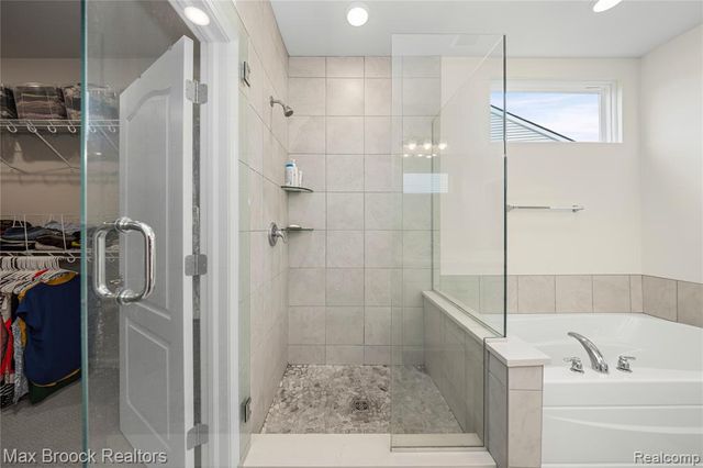 30153 Turtle Creek, New Hudson, MI 48165