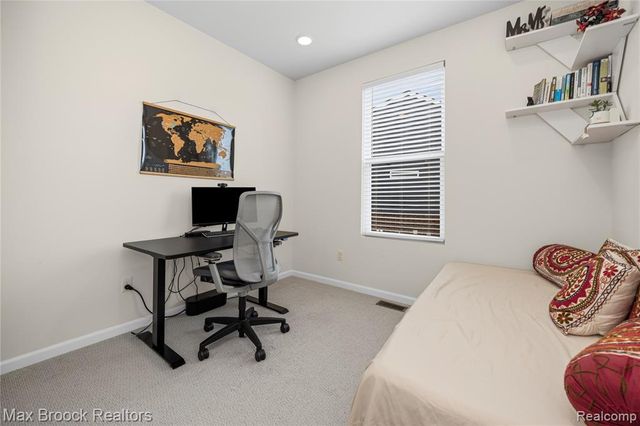 30153 Turtle Creek, New Hudson, MI 48165