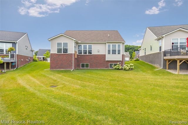 30153 Turtle Creek, New Hudson, MI 48165