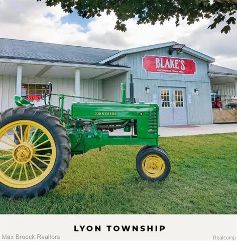 30153 Turtle Creek, New Hudson, MI 48165