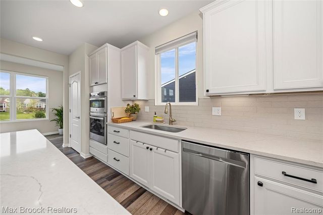 30153 Turtle Creek, New Hudson, MI 48165