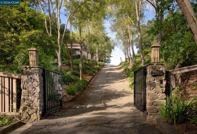 2305 Saddleback Dr, Danville, CA 94506