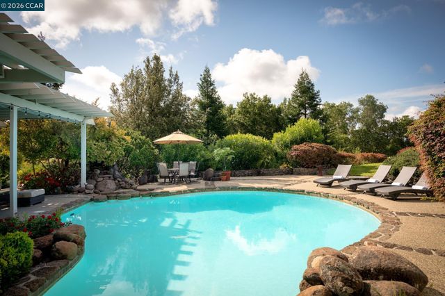 2305 Saddleback Dr, Danville, CA 94506