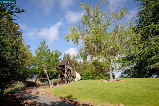 2305 Saddleback Dr, Danville, CA 94506