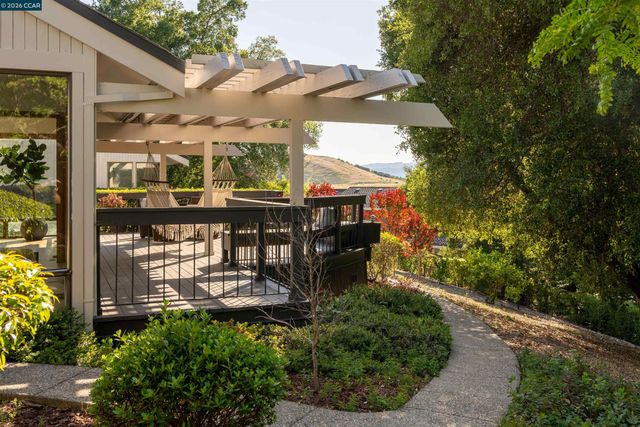 2305 Saddleback Dr, Danville, CA 94506