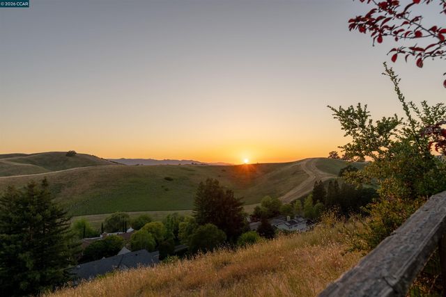 2305 Saddleback Dr, Danville, CA 94506
