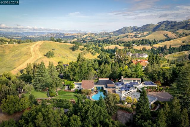 2305 Saddleback Dr, Danville, CA 94506