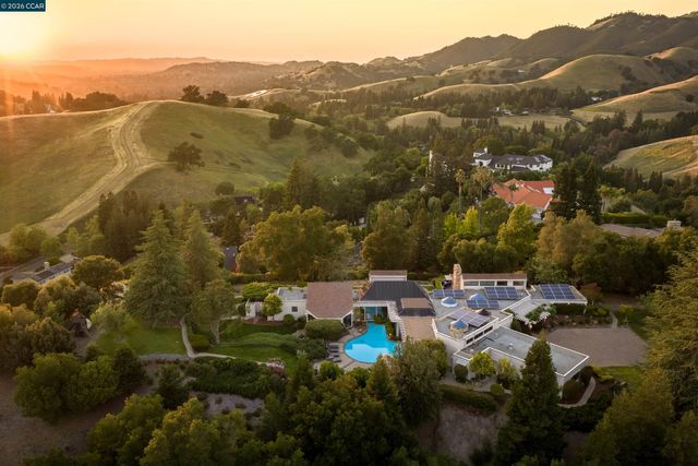 2305 Saddleback Dr, Danville, CA 94506