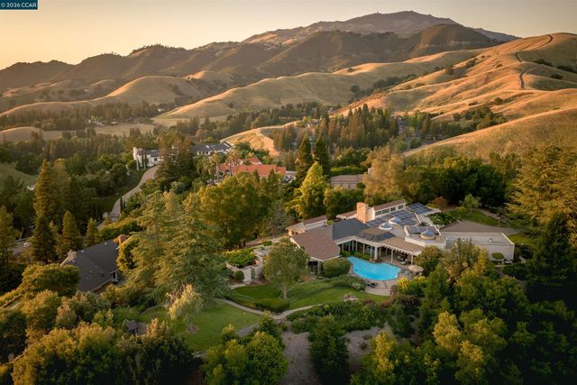 2305 Saddleback Dr, Danville, CA 94506