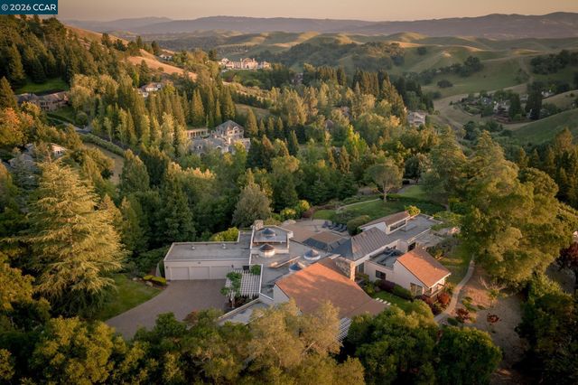 2305 Saddleback Dr, Danville, CA 94506