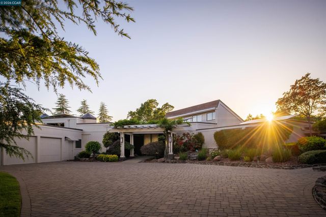 2305 Saddleback Dr, Danville, CA 94506
