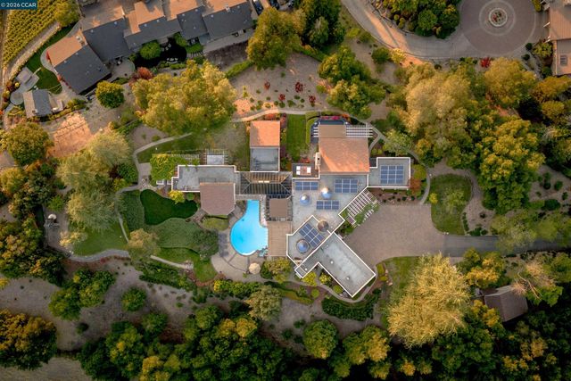 2305 Saddleback Dr, Danville, CA 94506