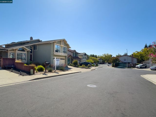 319 Oak Glen Ct, Martinez, CA 94553