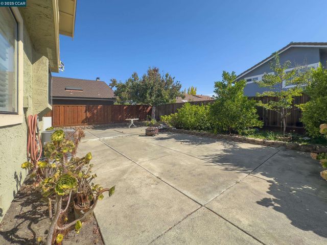 319 Oak Glen Ct, Martinez, CA 94553
