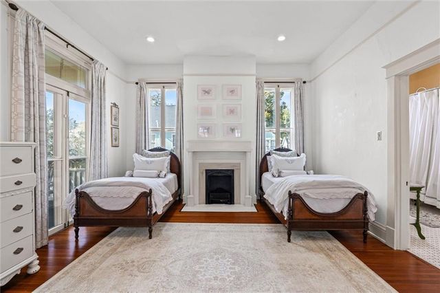 2016 Dauphin Street, Mobile, AL 36606