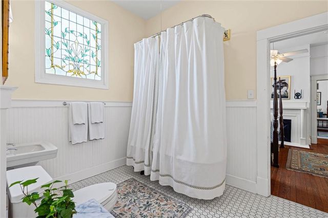 2016 Dauphin Street, Mobile, AL 36606