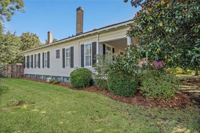 2016 Dauphin Street, Mobile, AL 36606