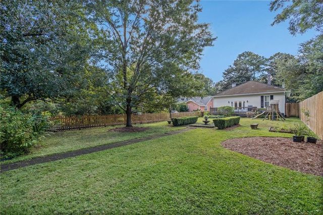 2016 Dauphin Street, Mobile, AL 36606