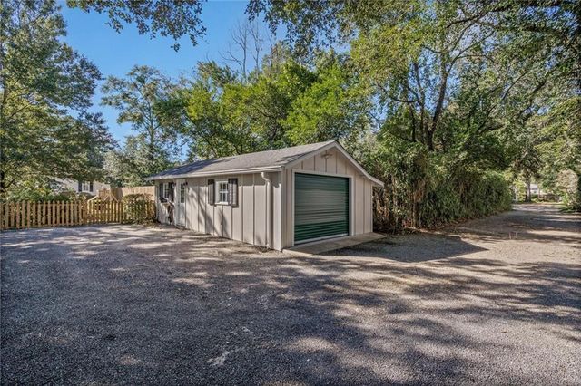 2016 Dauphin Street, Mobile, AL 36606