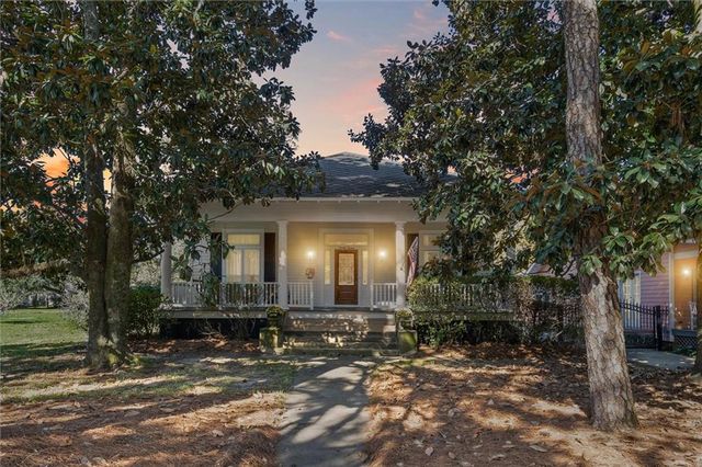 2016 Dauphin Street, Mobile, AL 36606